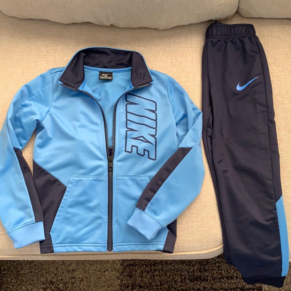 Nike zipper jacket and jogger pants, boys size 7